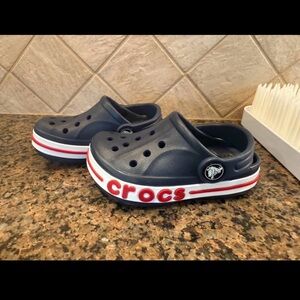 NWOT Walker Size 7 Navy Bayaband Crocs